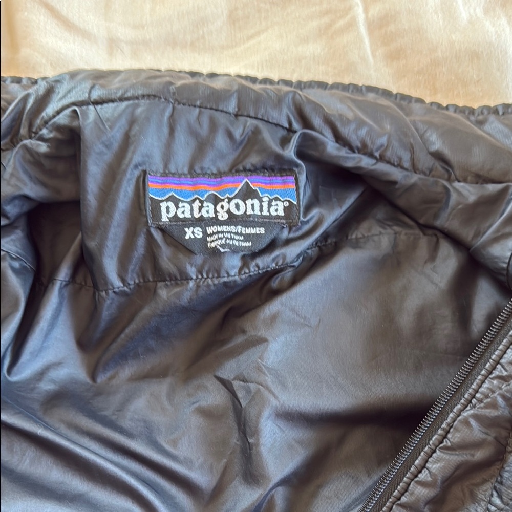 Patagonia Women's black Puffer Jacket - Picture 2 of 4